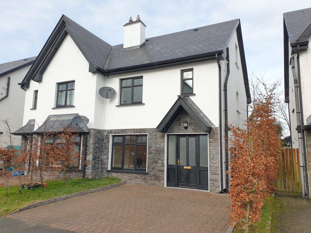 15 Ard An Locha, Lake Road, Moate, Co. Westmeath N37 R620