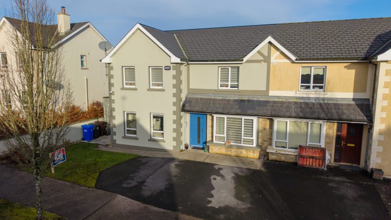 32 Tarmon Manor Castlerea Co. Roscommon F45 T280